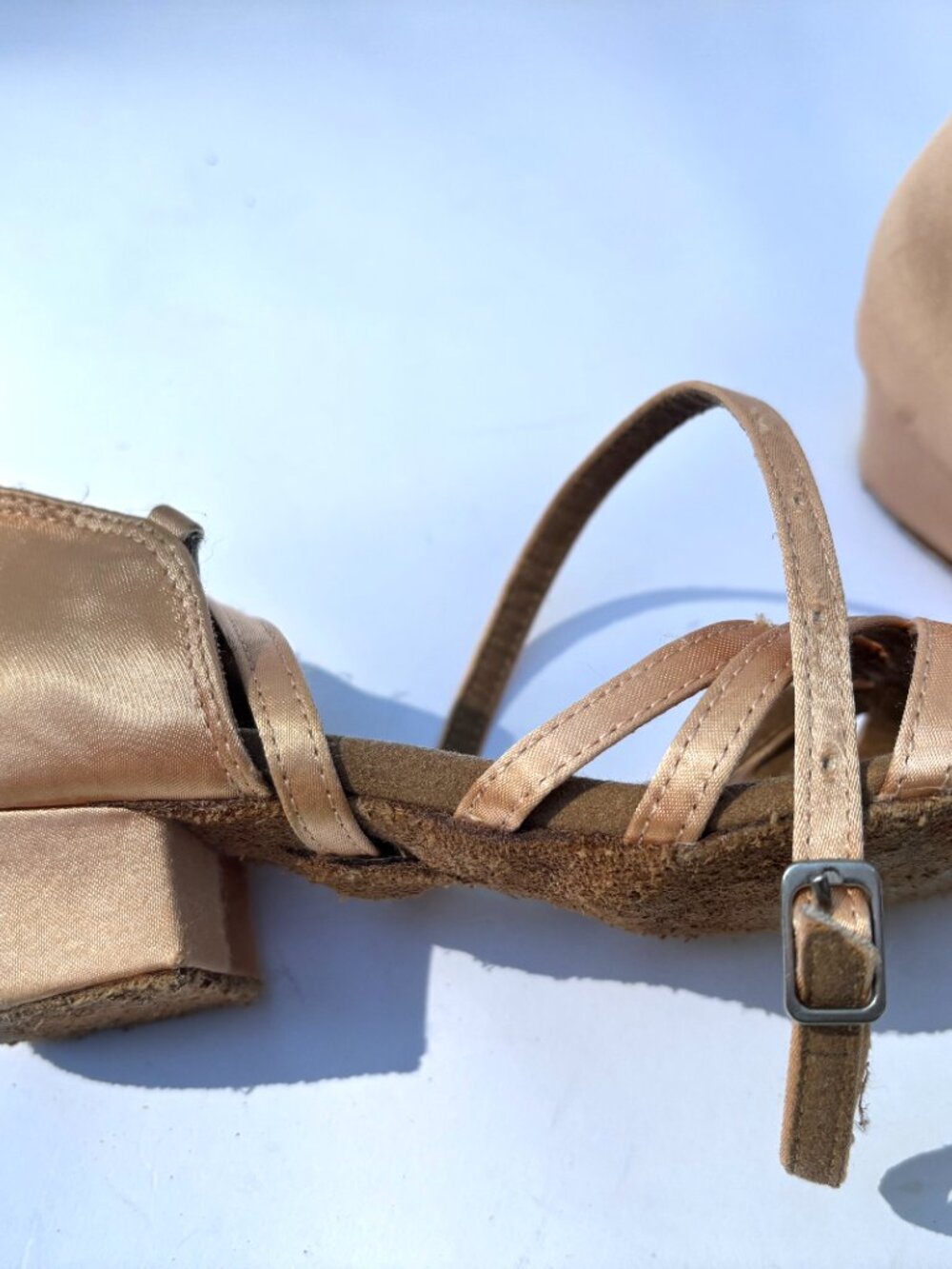 Latin Ballroom Shoes, Tan, LITTLE KIDS SIZE 2.5, 1 inch heal. EXCELLENT Cond. - Picture 3 of 8